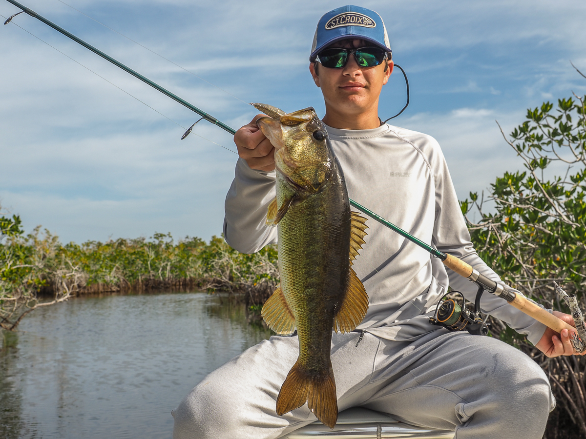 Peacock Bass fishing in the Evergaldes - Capt AJ Putetti with Capt Geoff Colmes